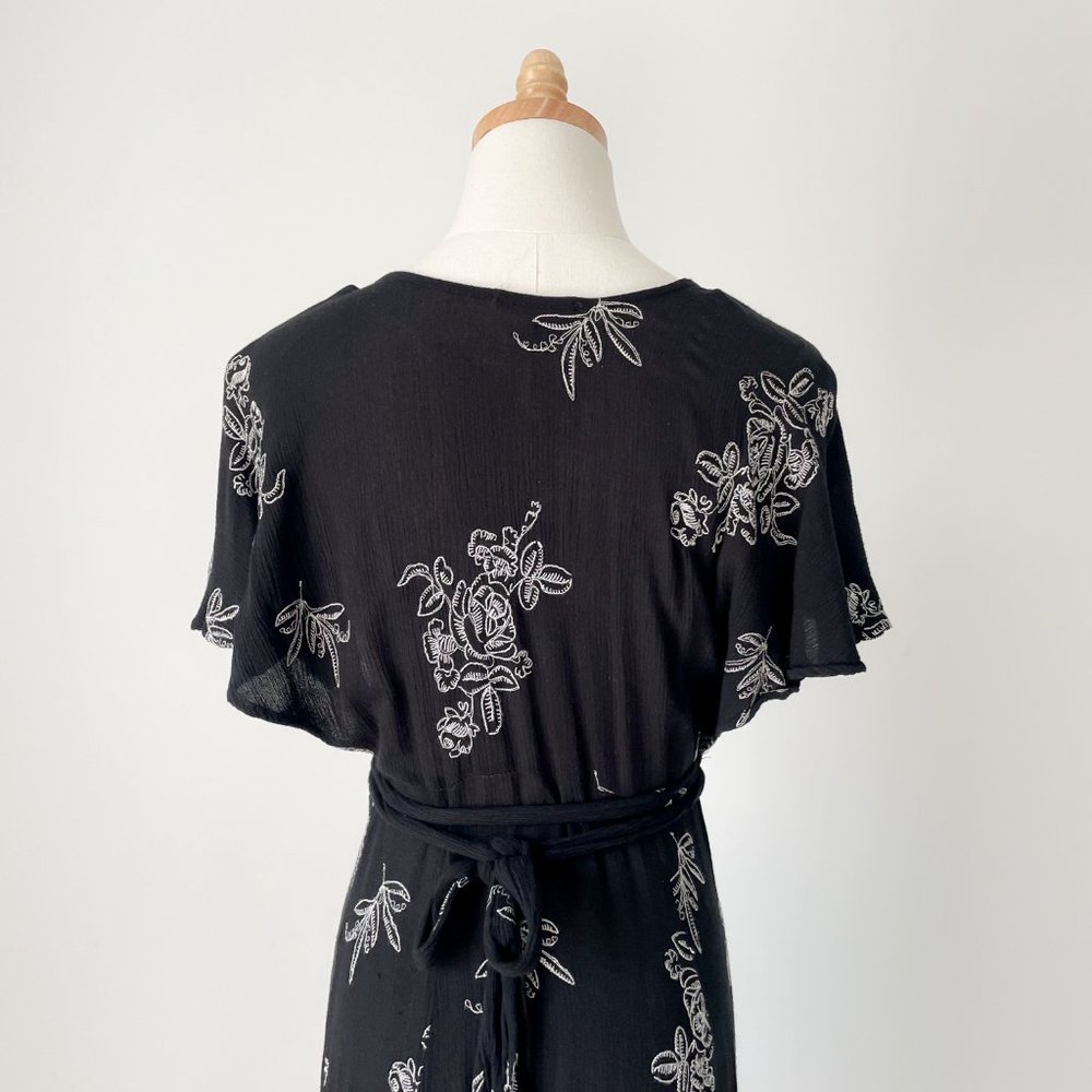 Mod Ref Flutter Sleeve Black Embroidered Floral P… - image 4